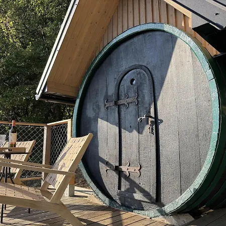 Glamping In A Wine Barrel - With A View Of Apartmán *