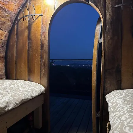 Glamping In A Wine Barrel - With A View Of Apartmán Lublaň